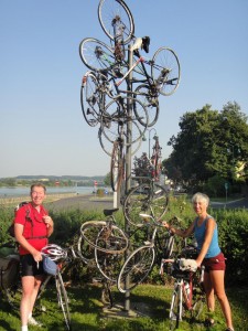 Une jolie sculpture de vélos